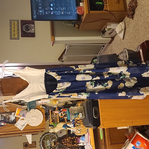 Womens dress (brand unknown) - Picture 2 of 2